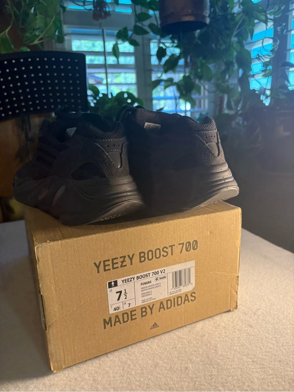 adidas Yeezy Boost 700 V2 Men's Sneakers - Black size 7.5
